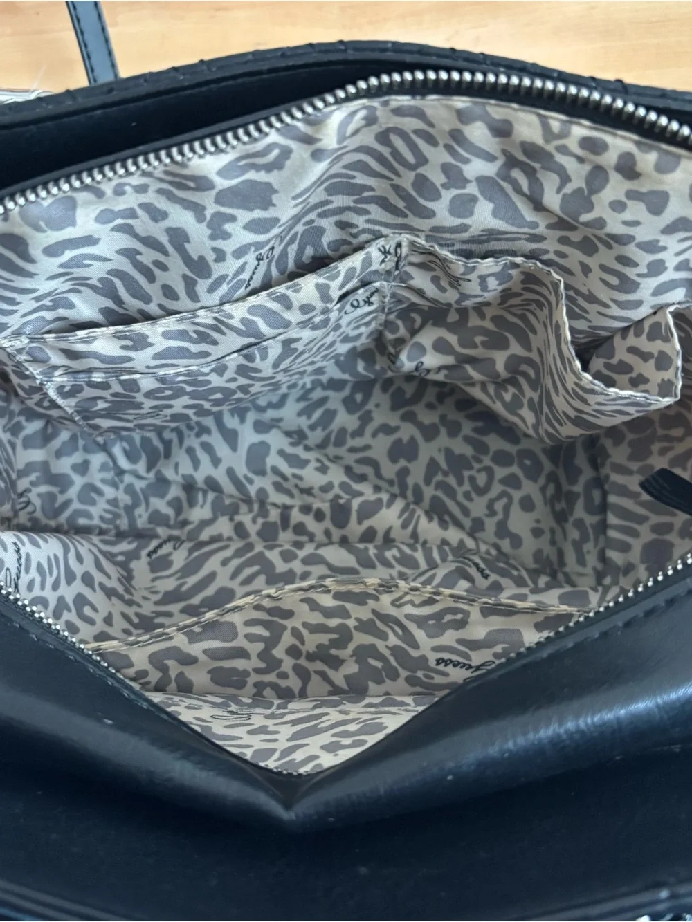 GUESS Black & White Quilted Satchel with Card Pouch - Picture 4 of 7